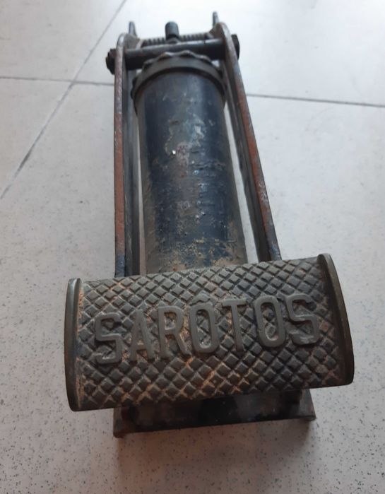 Máquina Antiga para encher pneus