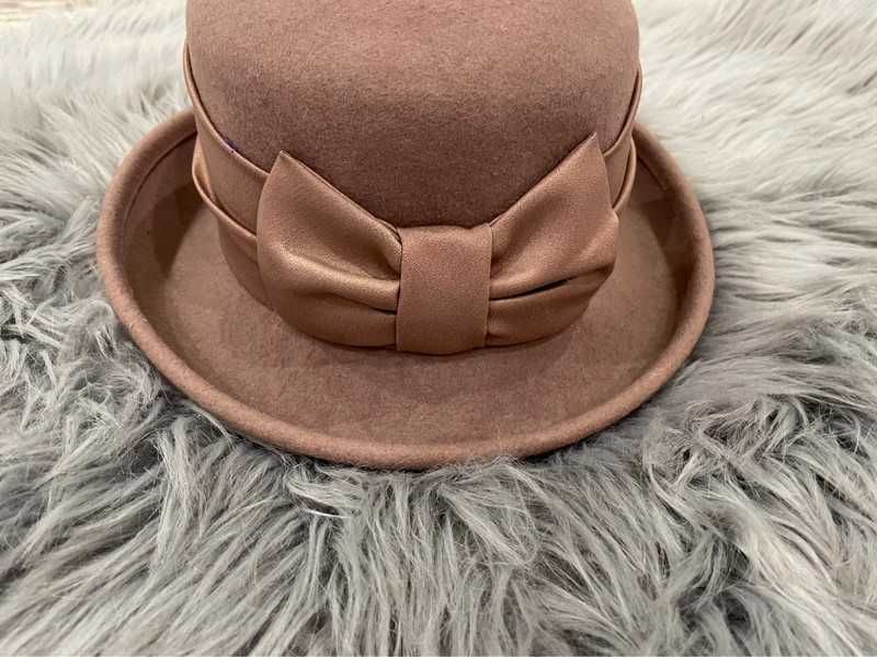 Kapelusz elegancki toczek melonik wełniany polski pudrowy