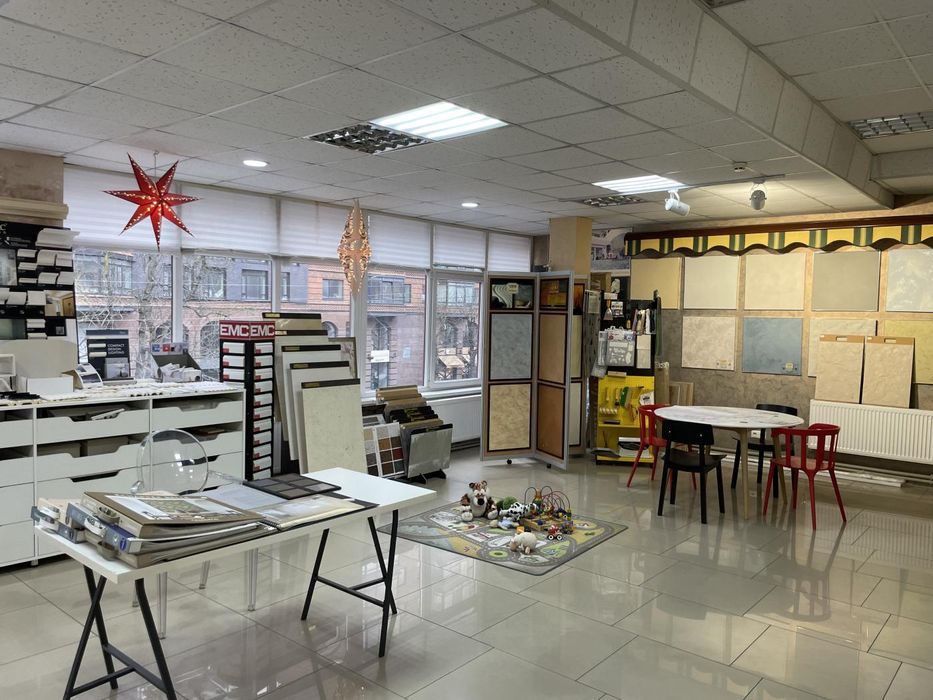 Фасадне приміщення в центрі міста, 2 поверх 180 м2