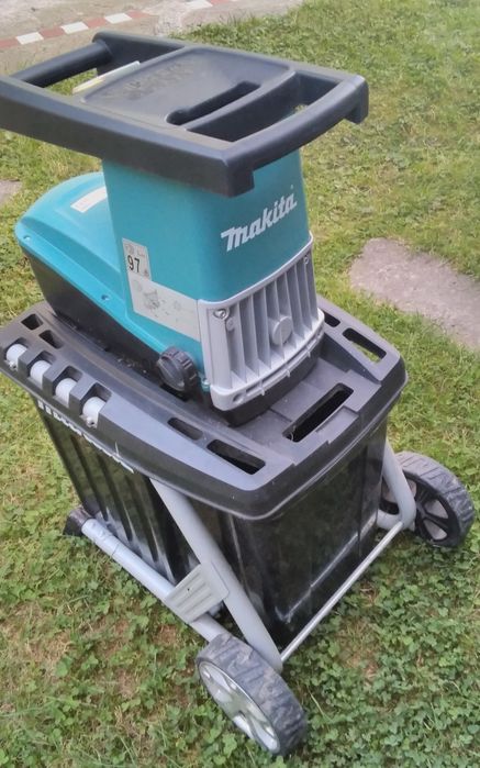 Садовий подрібнювач гілок Makita UD2500