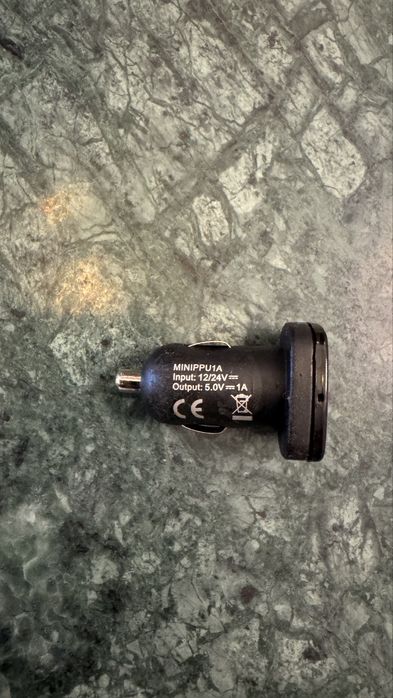 Carregador / adaptador isqueiro carro USB