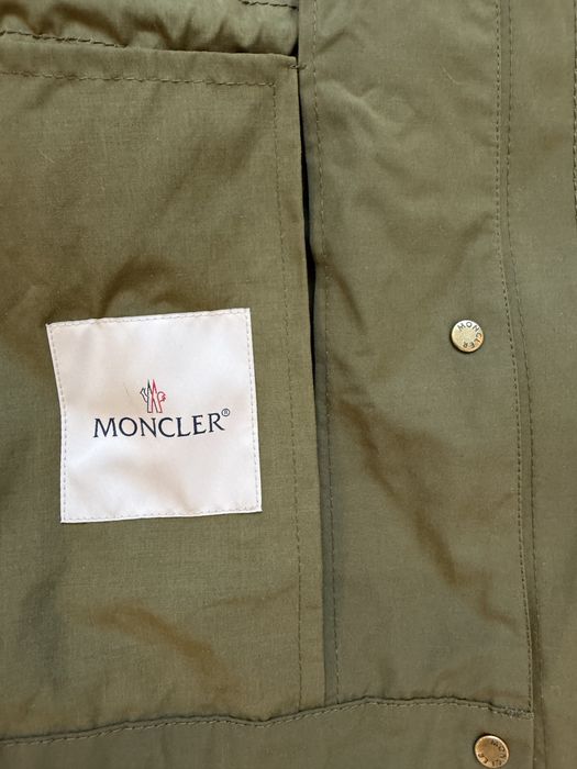 Жіноча куртка Moncler