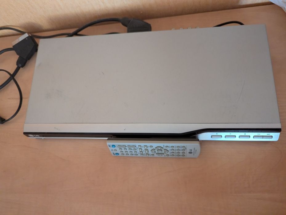 Продаю DVD програвач LG