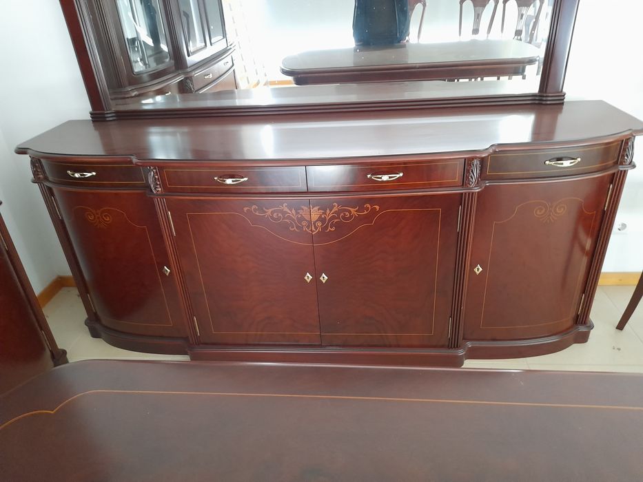 Sala de jantar completa em raiz de mogno com maquetaria - novo