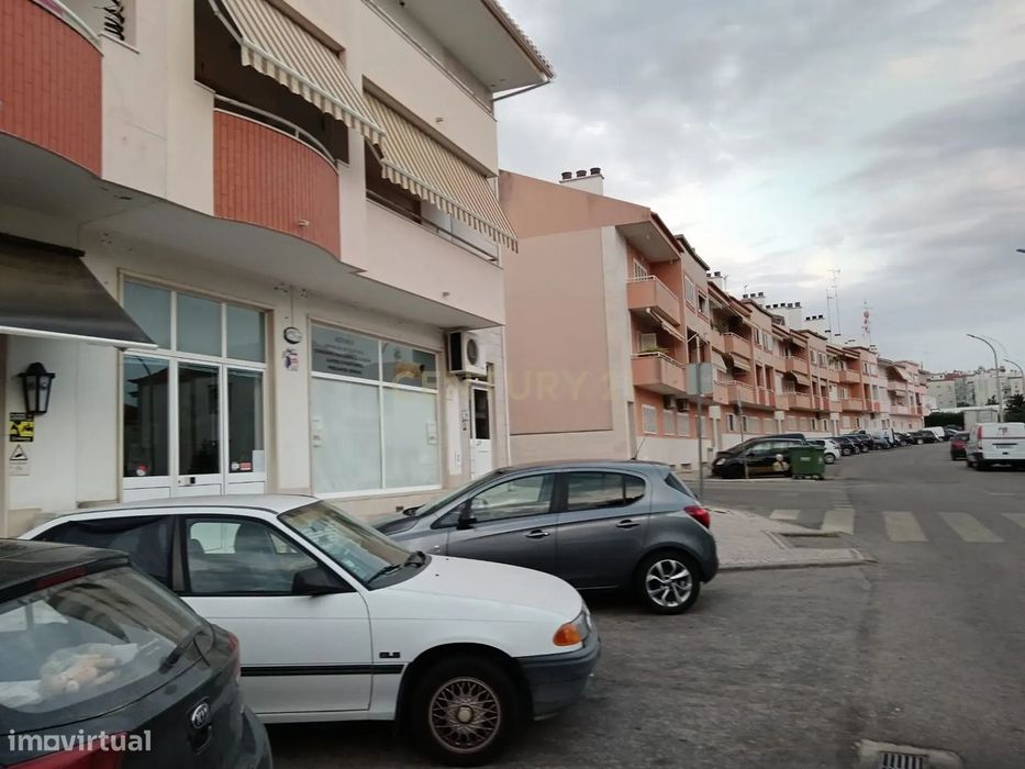 Loja para comercio com 220 m2, em Castelo Branco