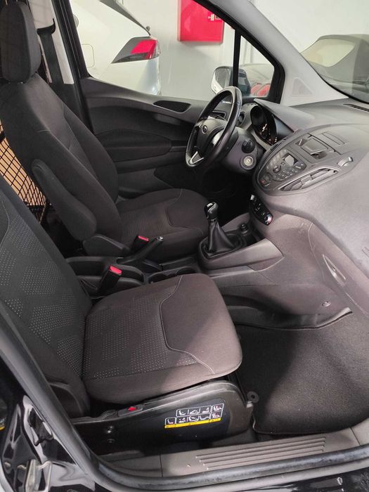 Transit Courier VAN TREND 1.5 TDCi, Cor Panther Black