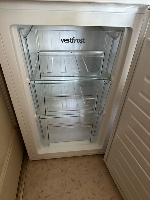 Продам морозильную камеру vestfrost