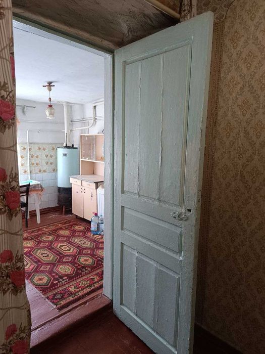 Продаж невеликого будинку біля центрального ринку