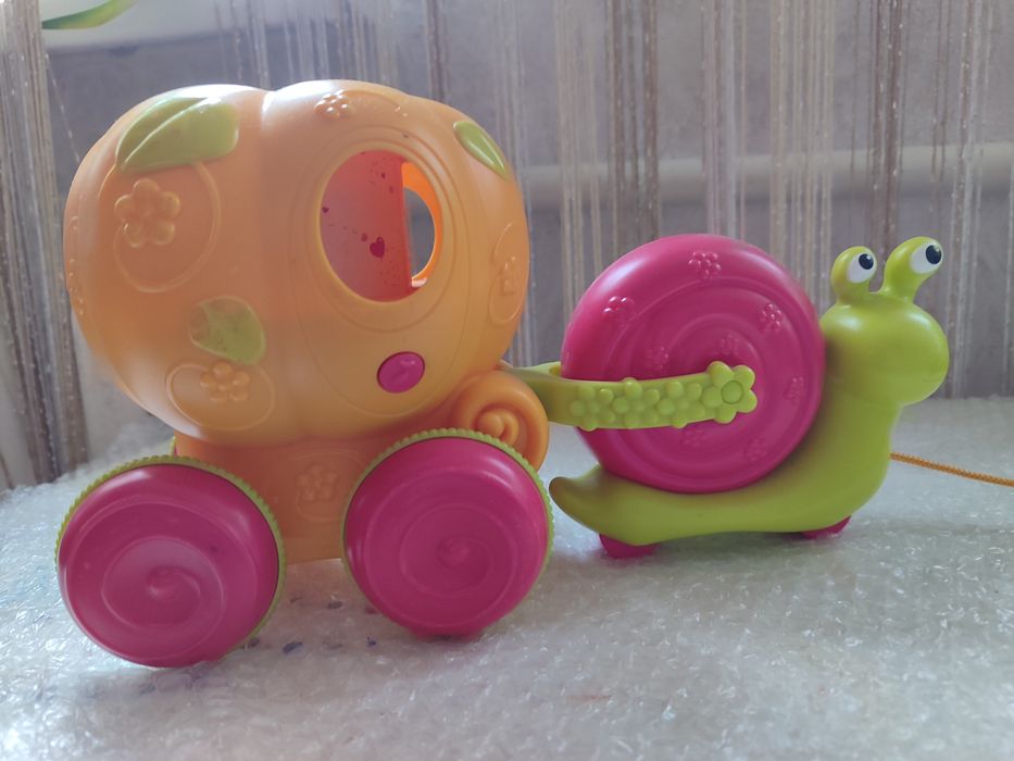 Игрушка музична на колесах/ Карета-гарбуз/Равлик на колесах музичний