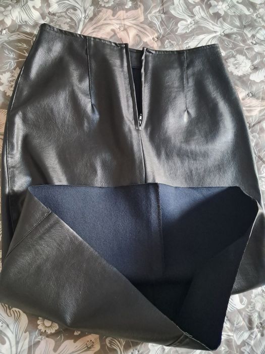 Spódnica czarna eko skóra r.36-38"Krass"nowa.