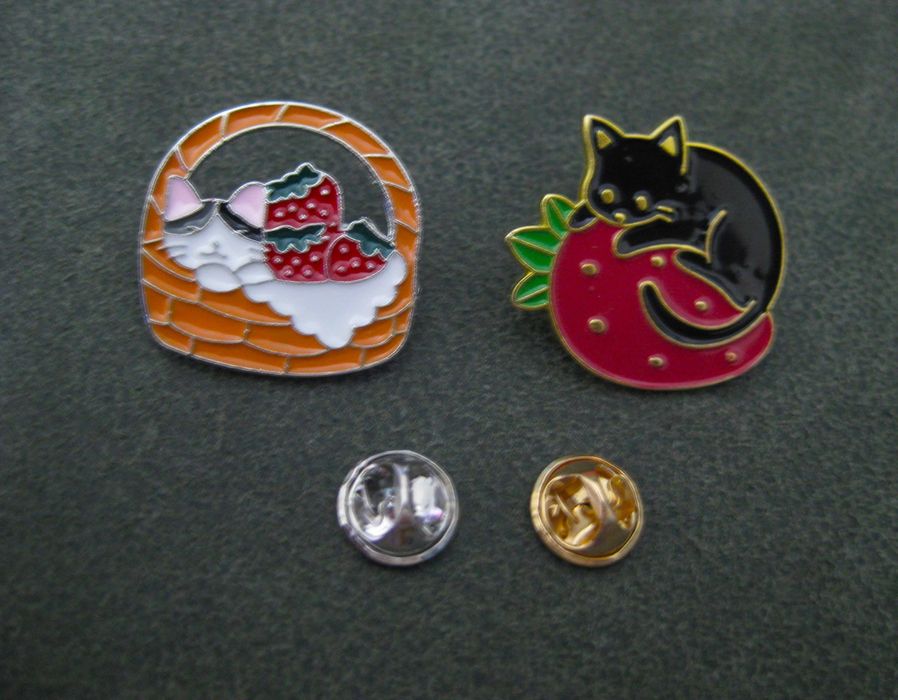 Pins Esmalte Morango NOVO