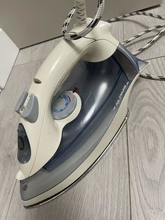 Утюг паровий, праска