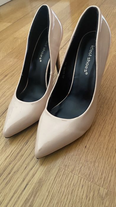 Sapatos de tacão