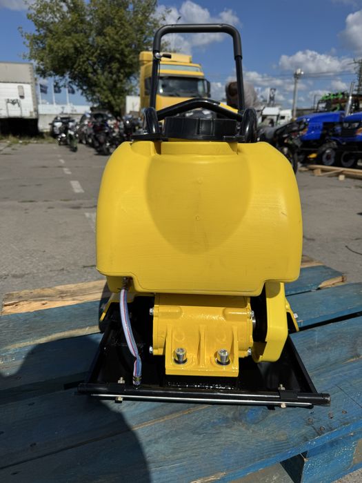 Віброплита двигун Loncin, 80кг. Модель Universal U-084