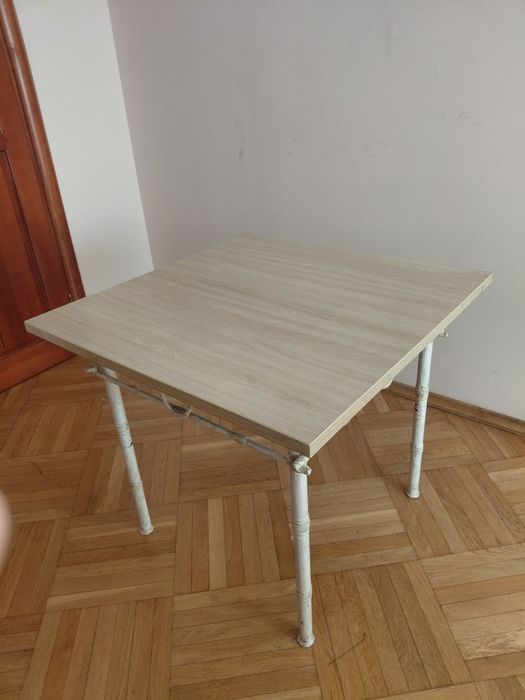 Продаю стіл для кухні  габарити 80×80