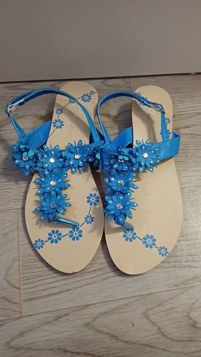 Продам нові літні босоніжки