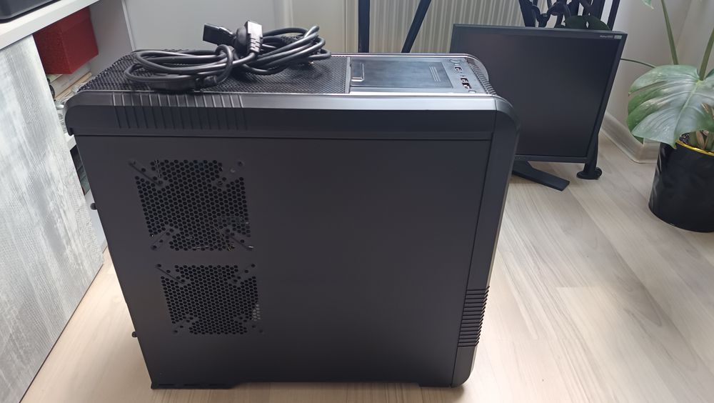 Komputer stacjonarny Intel i5, 12 GB RAM, używany, sprawny