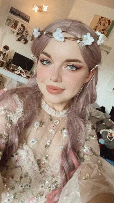 Fioletowa liliowa peruka z różowymi końcówkami fairycore kręcone włosy wavy hair wig