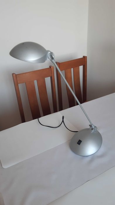 Lampa na biurko - srebrna