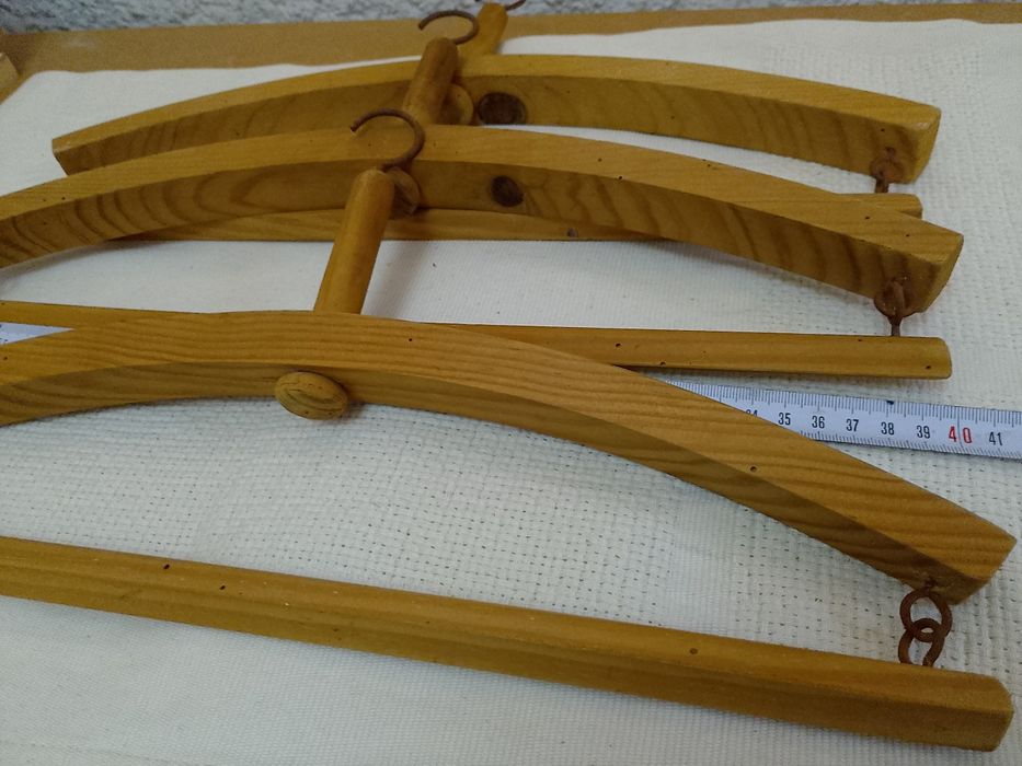 Cabides  antigos diversos em madeira 5 unidades