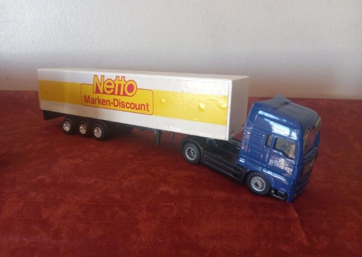 Conjunto 4 camiões escala 1:87