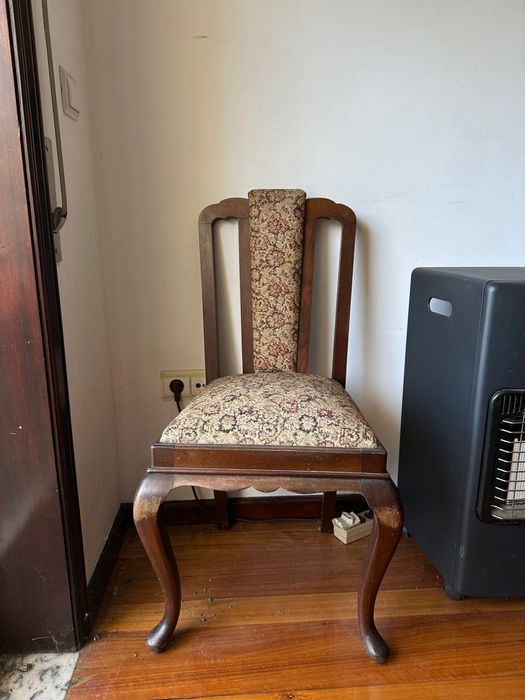 Cadeira antiga clássica