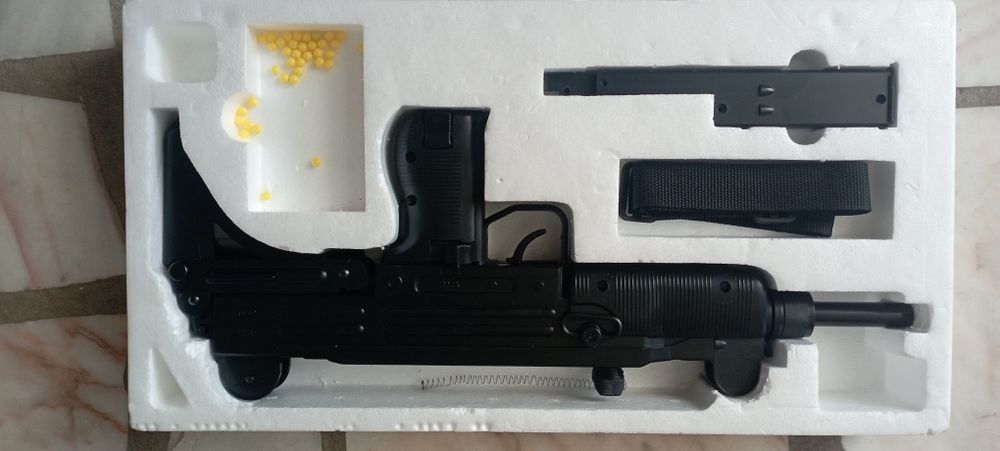 Arma airsoft UZI