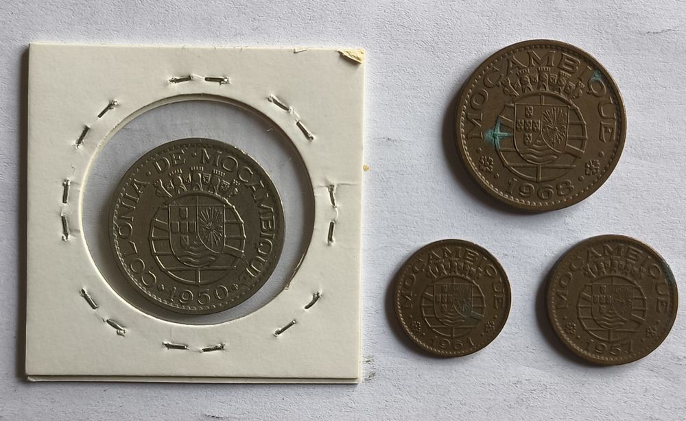Moedas das Ex-Colonias [Angola, Guiné, Macau e Moçambique]