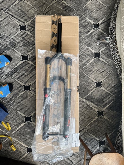 Zawieszenie FOX FLOAT FACTORY 36 kashima i FOX Float DPS 185x55 Trunnion , siodelko FIZIK Argo R1 Adaptive, karbonowe kola DT SWISS XMC1200 carbon
