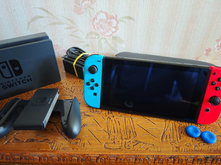 Nintendo Switch (Modelo 2019) Usada + jogo