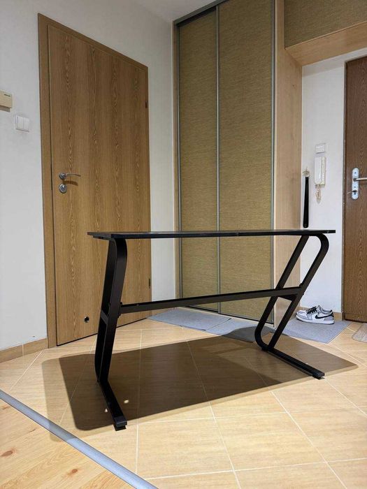 Biurko gamingowe 110×60 cm — styl carbon, dobry stan