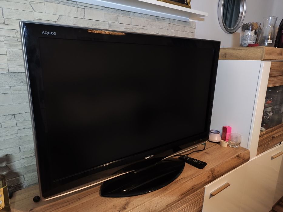 Telewizor SHARP 42 cale