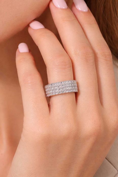 Кольцо из белого золота 585 пробы с фианитами