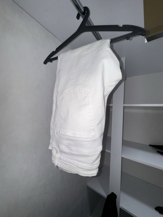 Чоловічі білі завужені джинси Zara 42