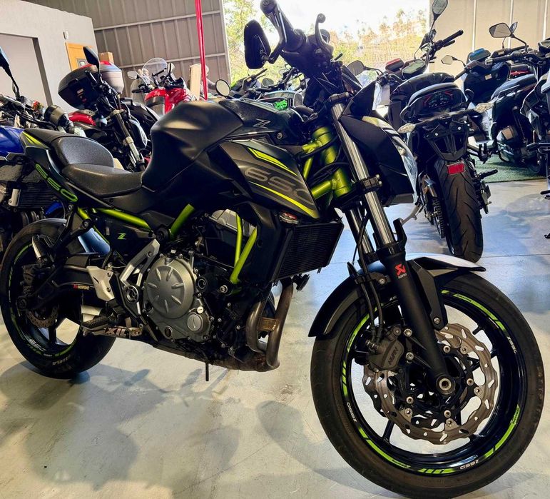 Moto Kawasaki Z650  (35 KW)