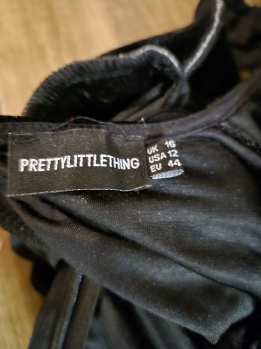 Sukienka welurowa czarna XL Pretty Little Thing