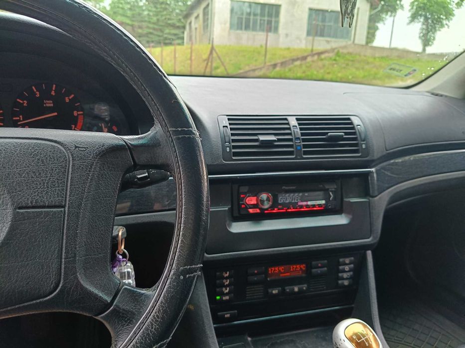 Samochod BMW 520i