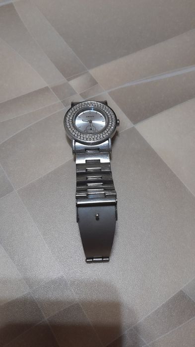 Часы наручные DKNY.