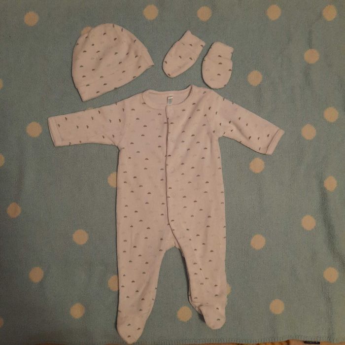 Pajacyk welurowy z czapką i rękawiczkami/niedrapki