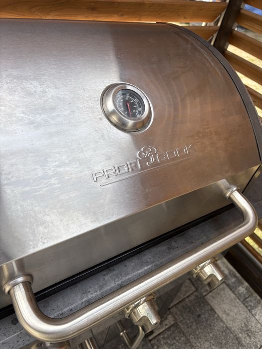 Grill gazowy, gotowy do sezonu