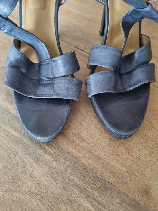 Granatowe sandały na obcasie Palazzo