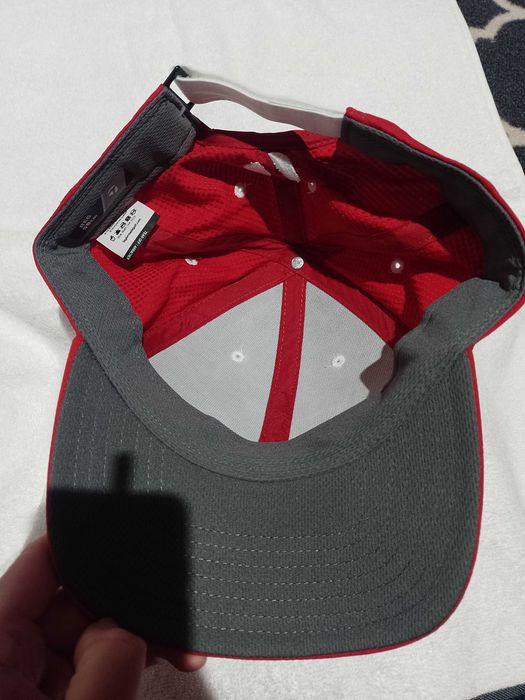 AUDI/ Czerwona czapeczka z daszkiem, jak nowa