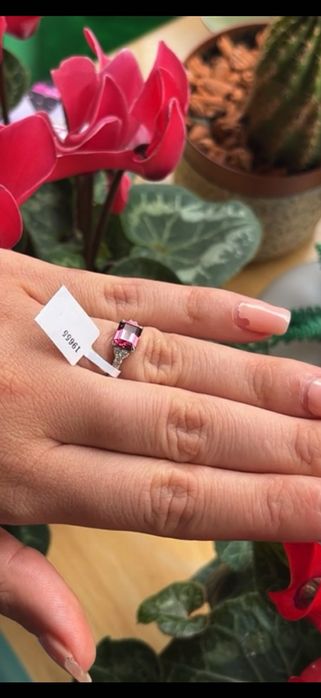 Золота обручка з діамантами та натуральним гранатом