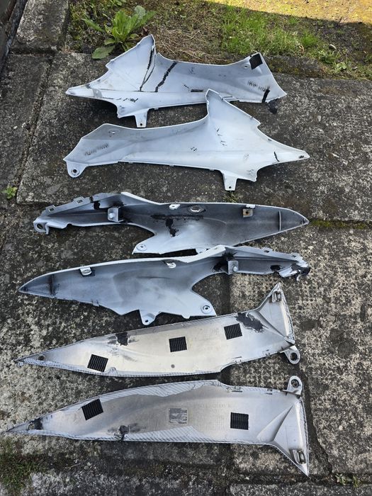 Plastiki do Suzuki gsx-r1000 k9 i przełącznik prawy