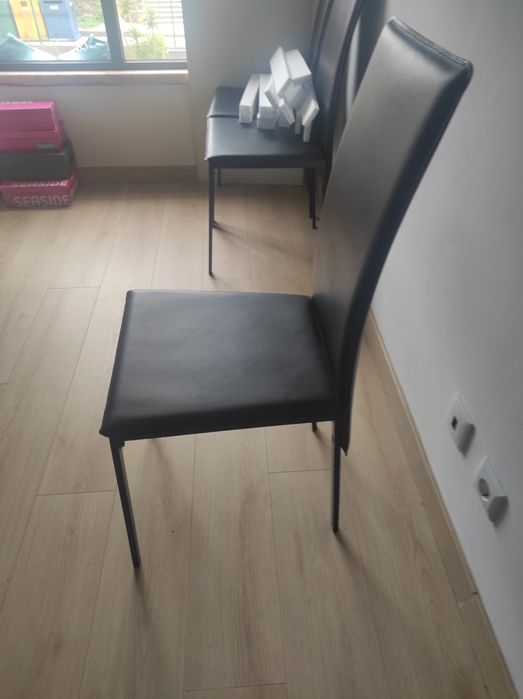 Cadeiras pretas conforama