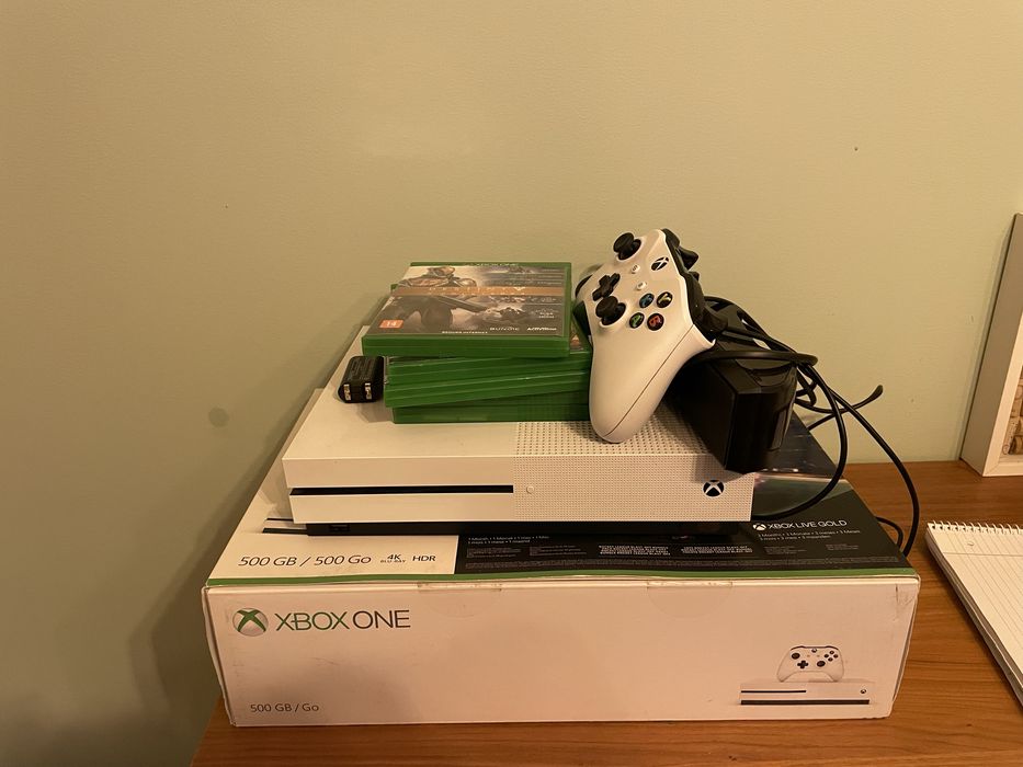 Xbox One S 500GB+ 1 Comando + 5 Jogos | Tudo a funcionar