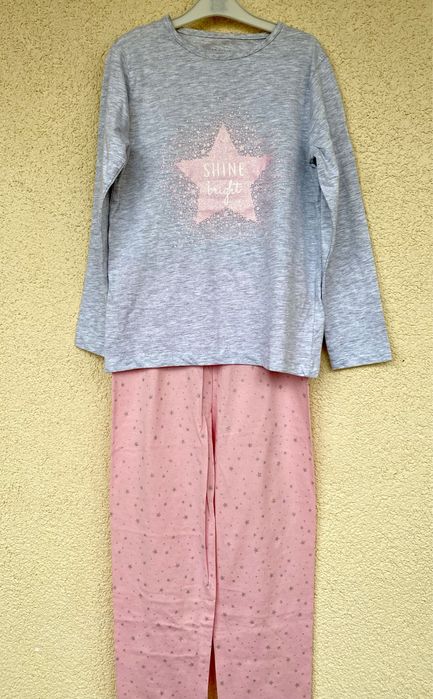 Продам піжаму на дівчинку 7-8 років.
