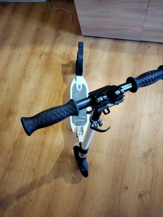 Самокат з заднім аморт.