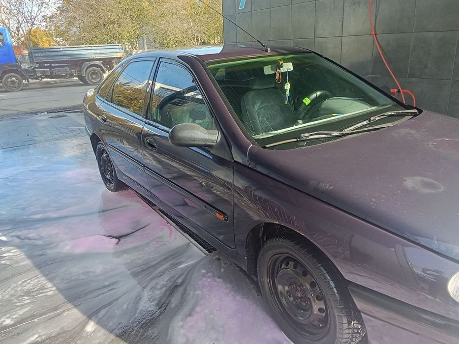 Рено лагуна перша 1,8