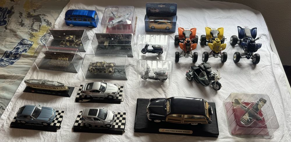 Coleção de mini carros antigos